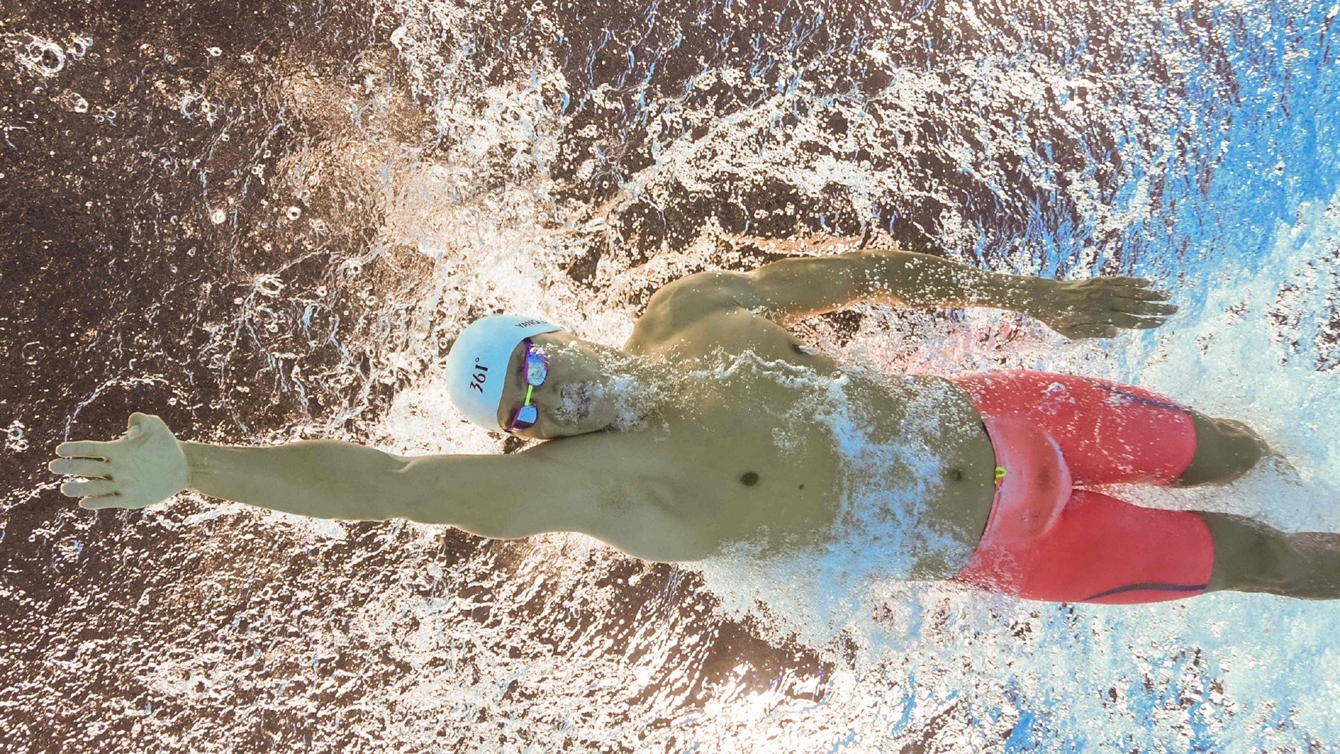 乐鱼体育官网下载-冲刺时段划水动作连贯性增强，冲刺动作要领