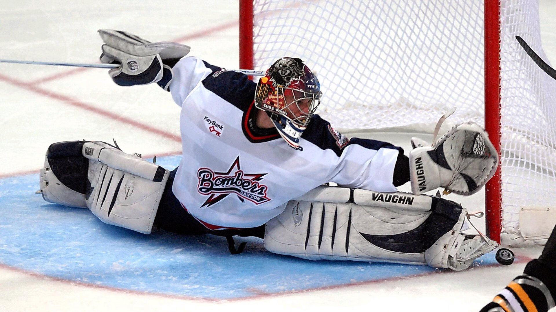 乐鱼体育app官网-中超积分榜竞争白热化争冠与保级悬念并存，中超最终积分